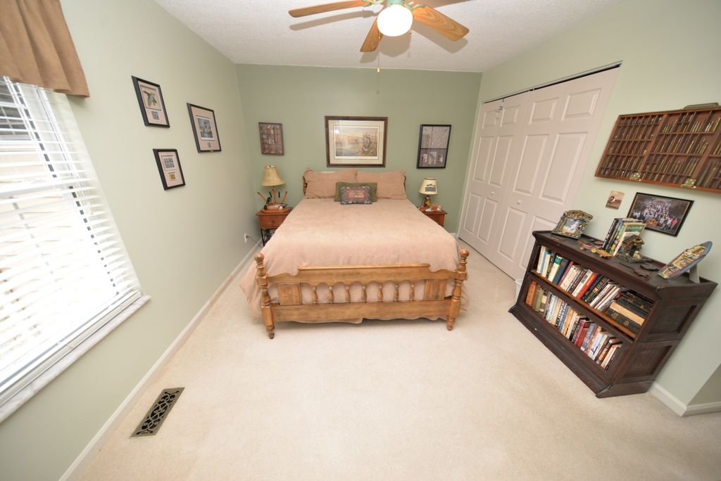 Image 33 of property listing at 14687 N Lost Lake Lane, Mt Vernon, IL 62864