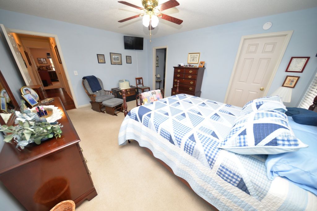 Image 37 of property listing at 14687 N Lost Lake Lane, Mt Vernon, IL 62864