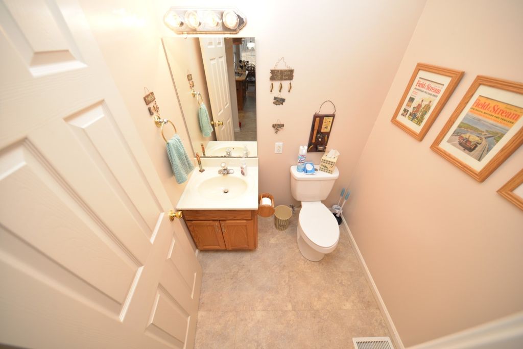 Image 40 of property listing at 14687 N Lost Lake Lane, Mt Vernon, IL 62864