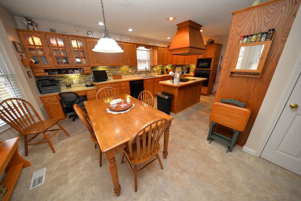 Image 43 of property listing at 14687 N Lost Lake Lane, Mt Vernon, IL 62864