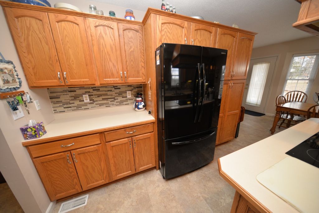 Image 47 of property listing at 14687 N Lost Lake Lane, Mt Vernon, IL 62864