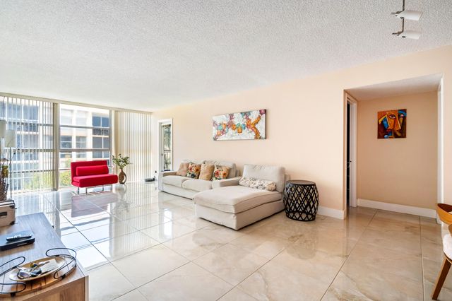 2000 Atlantic Shores Boulevard Apt 410, Hallandale Beach, FL 33009