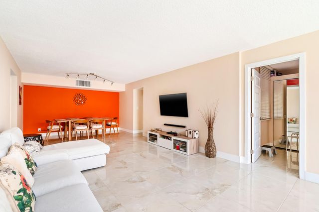 2000 Atlantic Shores Boulevard Apt 410, Hallandale Beach, FL 33009
