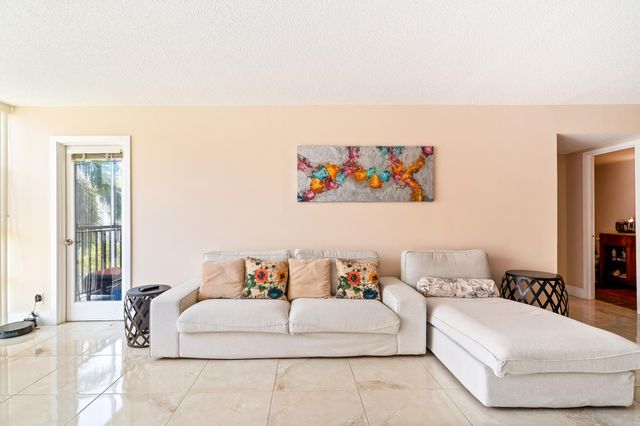 2000 Atlantic Shores Boulevard Apt 410, Hallandale Beach, FL 33009