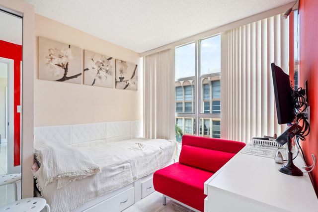 2000 Atlantic Shores Boulevard Apt 410, Hallandale Beach, FL 33009