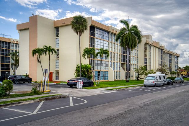 2000 Atlantic Shores Boulevard Apt 410, Hallandale Beach, FL 33009