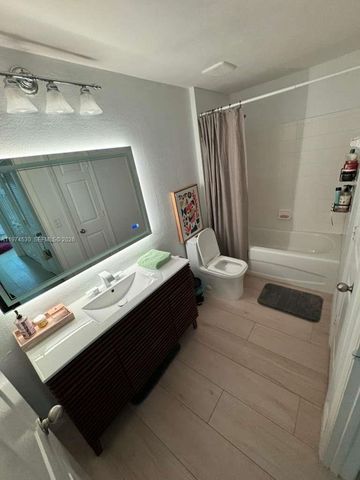 533 NE 3rd Ave 407, Fort Lauderdale, FL 33301