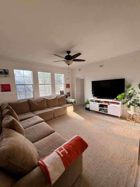 533 NE 3rd Ave 407, Fort Lauderdale, FL 33301