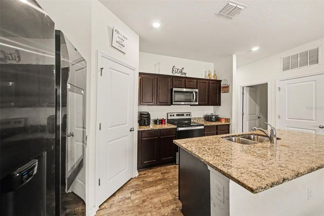 1006 COMMUTER DR, Deltona, FL 32738
