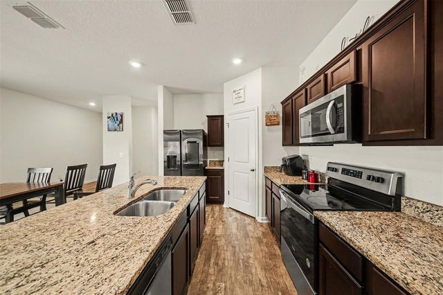 1006 COMMUTER DR, Deltona, FL 32738