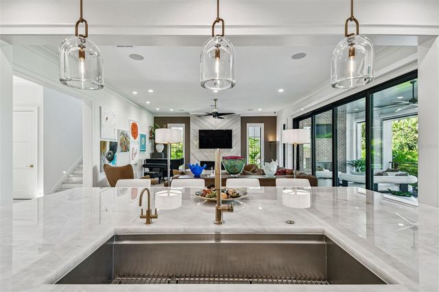 2915 W HARBOR VIEW AVENUE, Tampa, FL 33611