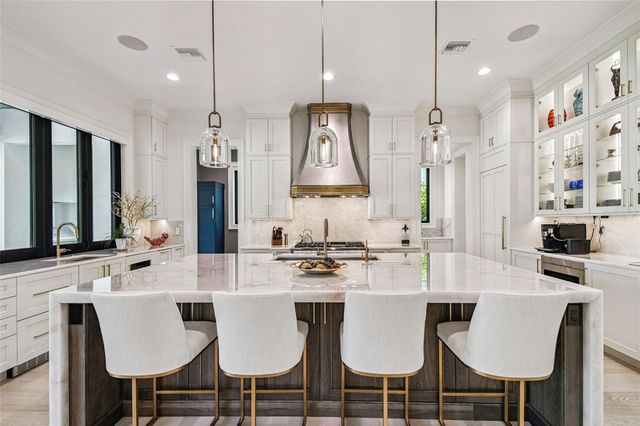 2915 W HARBOR VIEW AVENUE, Tampa, FL 33611