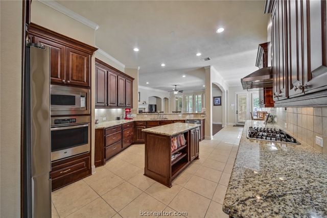 28946 Village Trail, Magnolia, TX 77355