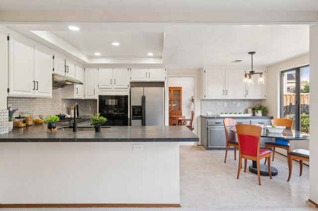 18 Applegate Way, Alameda, CA 94502