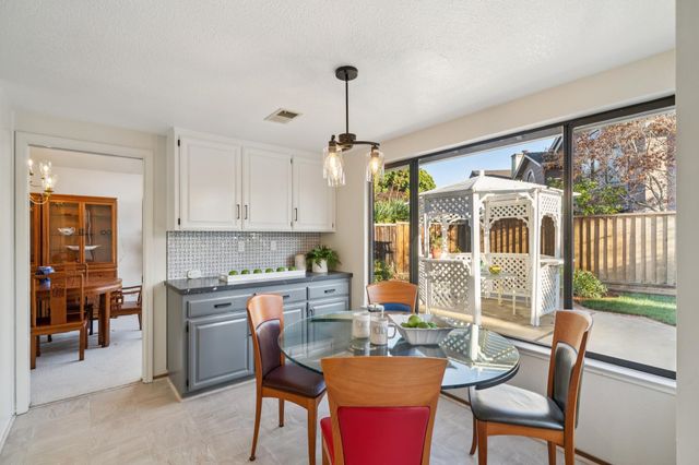 18 Applegate Way, Alameda, CA 94502