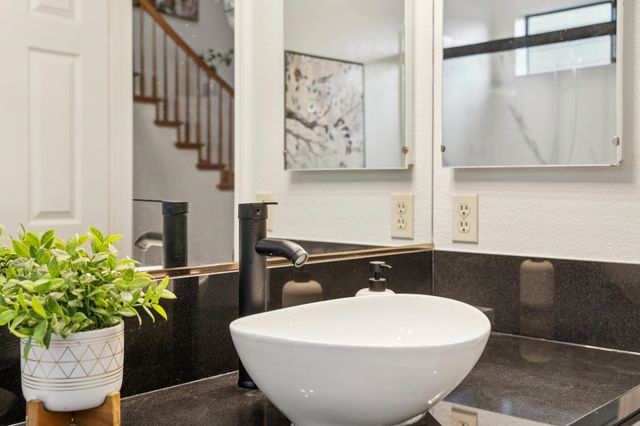 18 Applegate Way, Alameda, CA 94502