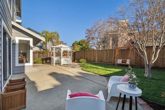 18 Applegate Way, Alameda, CA 94502