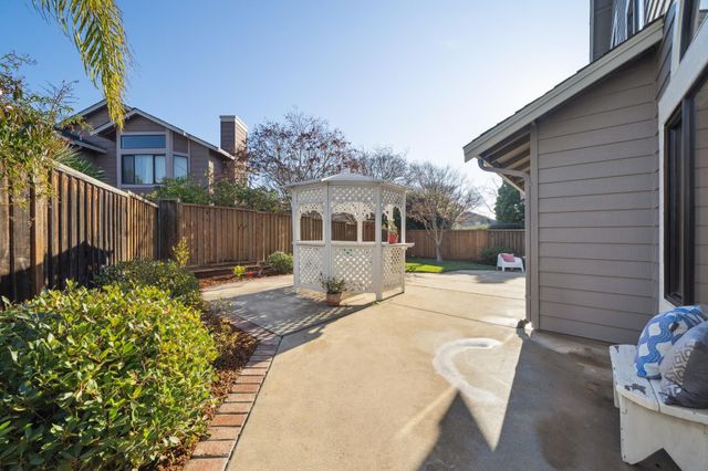 18 Applegate Way, Alameda, CA 94502