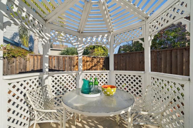 18 Applegate Way, Alameda, CA 94502