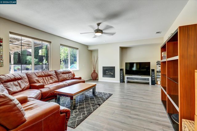 4007 Oak Knoll St, Antioch, CA 94509