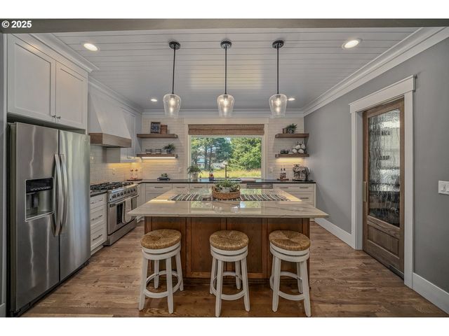 1830 Nw 47TH St, Lincoln City, OR 97367