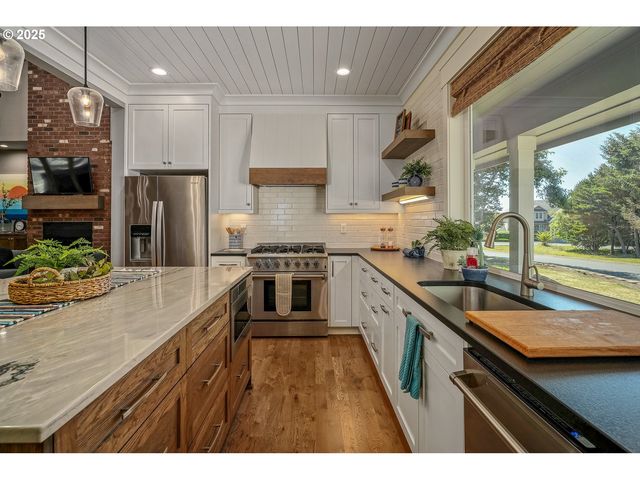 1830 Nw 47TH St, Lincoln City, OR 97367