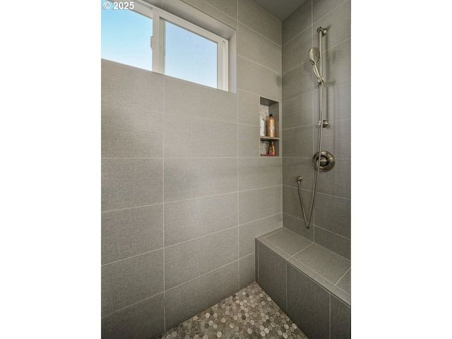 1830 Nw 47TH St, Lincoln City, OR 97367