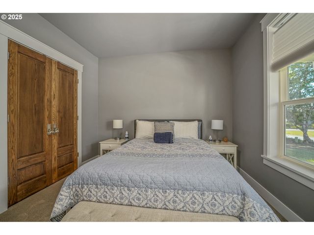 1830 Nw 47TH St, Lincoln City, OR 97367