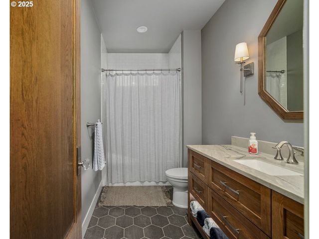 1830 Nw 47TH St, Lincoln City, OR 97367