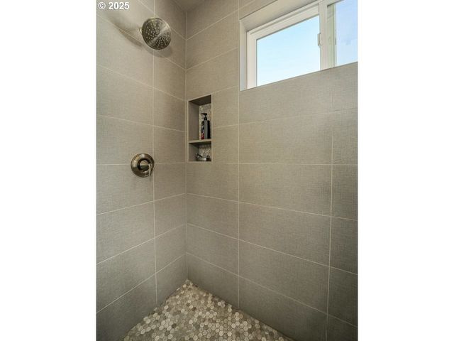 1830 Nw 47TH St, Lincoln City, OR 97367