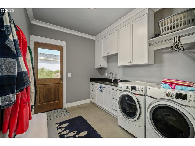 1830 Nw 47TH St, Lincoln City, OR 97367