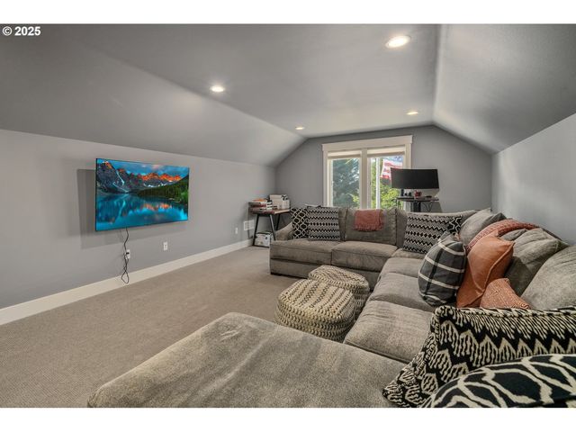 1830 Nw 47TH St, Lincoln City, OR 97367