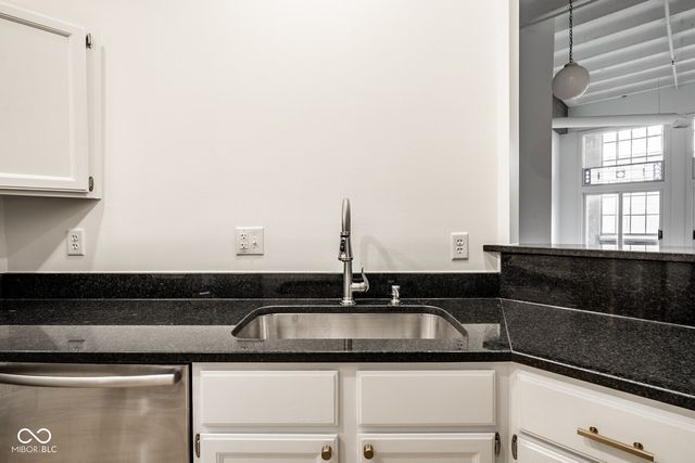 611 N Park Avenue 207, Indianapolis, IN 46204