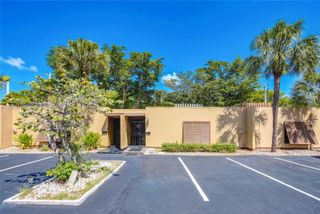 6705 Kingsmoor Way, Miami Lakes, FL 33014