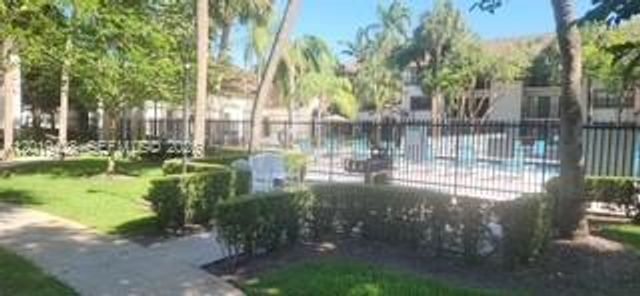 610 S Park Rd 26-1, Hollywood, FL 33014
