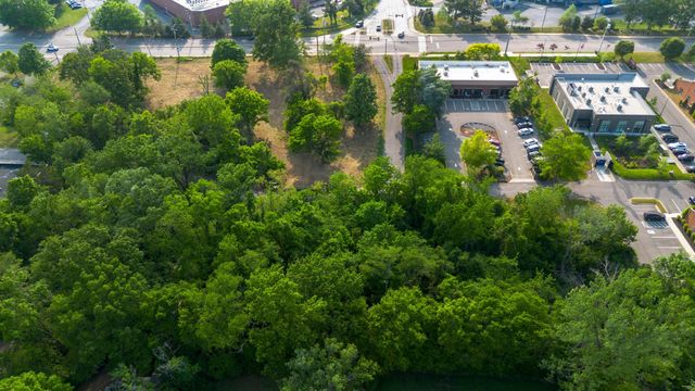 8138 Sawyer Brown Rd, Nashville, TN 37221