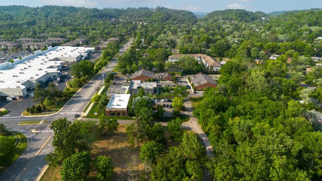 8138 Sawyer Brown Rd, Nashville, TN 37221
