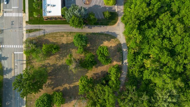 8138 Sawyer Brown Rd, Nashville, TN 37221