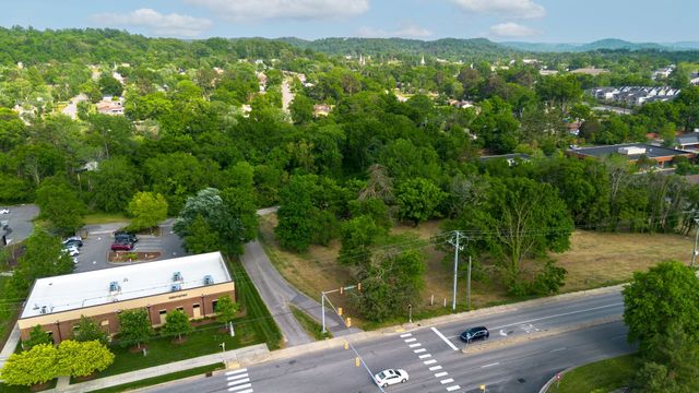 8138 Sawyer Brown Rd, Nashville, TN 37221
