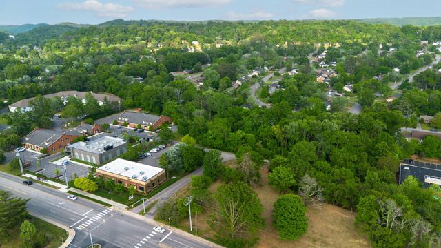 8138 Sawyer Brown Rd, Nashville, TN 37221