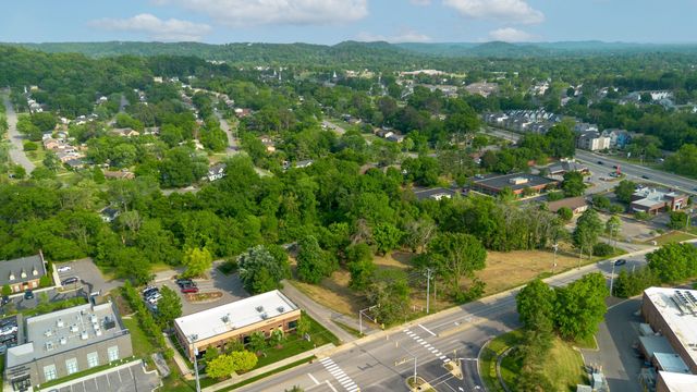 8138 Sawyer Brown Rd, Nashville, TN 37221