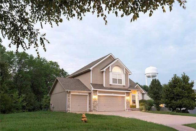 611 Timber Crest Court, Raymore, MO 64083