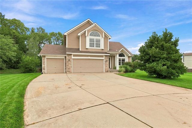 611 Timber Crest Court, Raymore, MO 64083