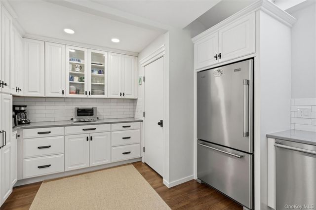 4 Monte Lane, Center Moriches, NY 11934