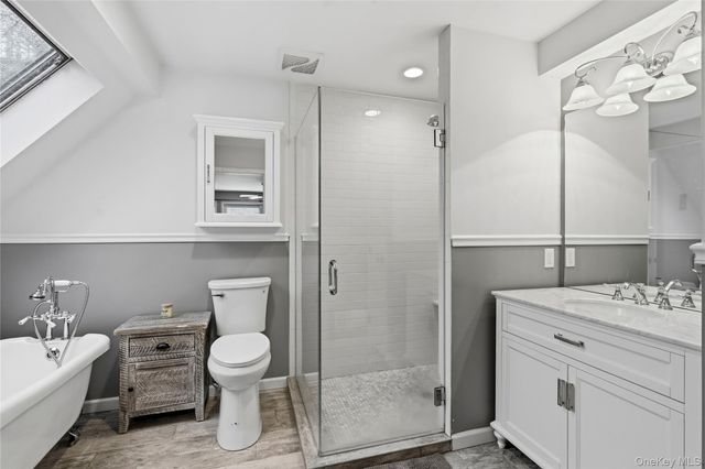 4 Monte Lane, Center Moriches, NY 11934