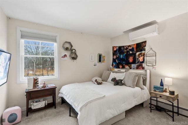 4 Monte Lane, Center Moriches, NY 11934