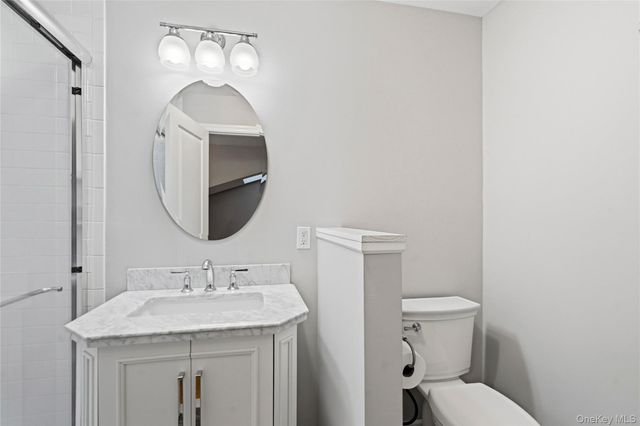 4 Monte Lane, Center Moriches, NY 11934