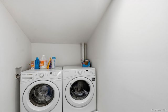 4 Monte Lane, Center Moriches, NY 11934