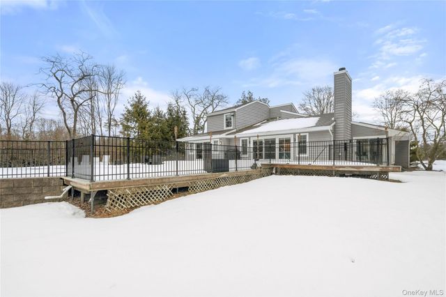 4 Monte Lane, Center Moriches, NY 11934