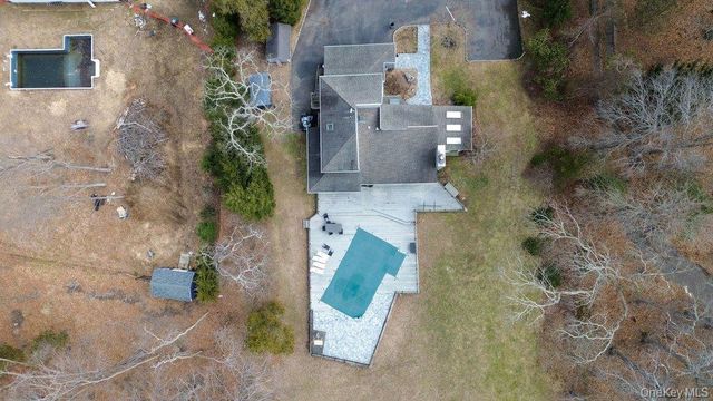 4 Monte Lane, Center Moriches, NY 11934